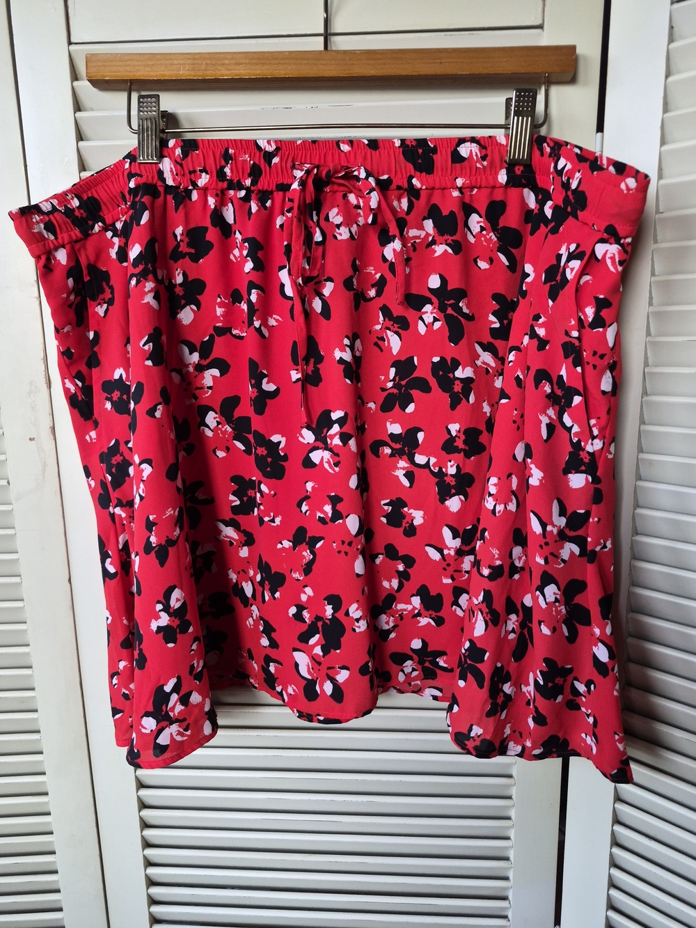 Banana Republic Women's Red Floral Skirt Size XL